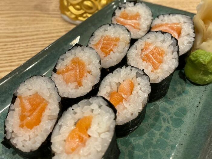 Хосомаки суши лосось