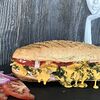 Фото к позиции меню Сэндвич с курицей и сыром чеддером
