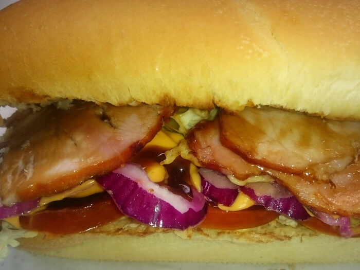 Сэндвич Свинина в соусе барбекью
