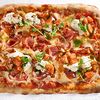 Фото к позиции меню Пицца римская с прошутто, помидорами и страчателлой