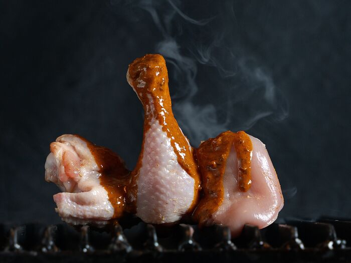 Куриное мясо (филе бедра, голень, крылышки) маринованное
