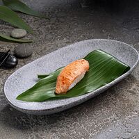 Суши с карамелизованным лососем