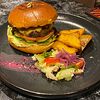 Фото к позиции меню Острый бургер с котлетой из мраморной говядины и соусом барбекю
