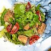Фото к позиции меню Веганский салат с хрустящими баклажанами