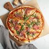 Фото к позиции меню Пицца с грушей, пармской ветчиной и голубым сыром