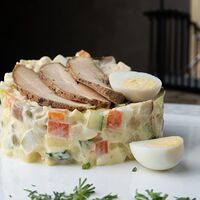 Столичный салат с куриным филе