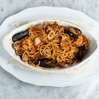 Spaghetti al cartoccio, запеченные в пергаменте с морепродуктами