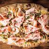 Фото к позиции меню Пицца с итальянской ветчиной, солеными грибами и розовым перцем