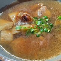 Суп с белыми грибами, уткой и каштанами