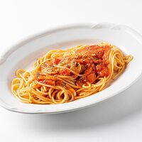 Спагетти с томатом и базиликом