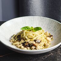 Спагетти с цыпленком и грибами в сливочном соусе
