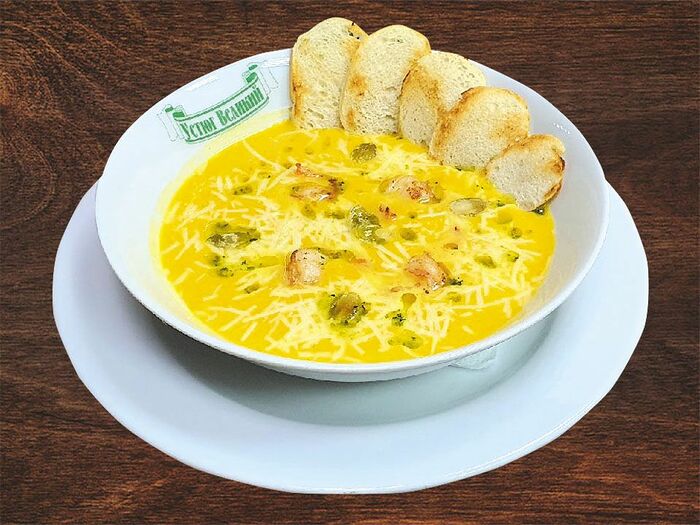 Крем-суп тыквенный с креветками и пармезаном