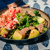 Фото к позиции меню Салат с камчатским крабом, авокадо и сыром рикотта