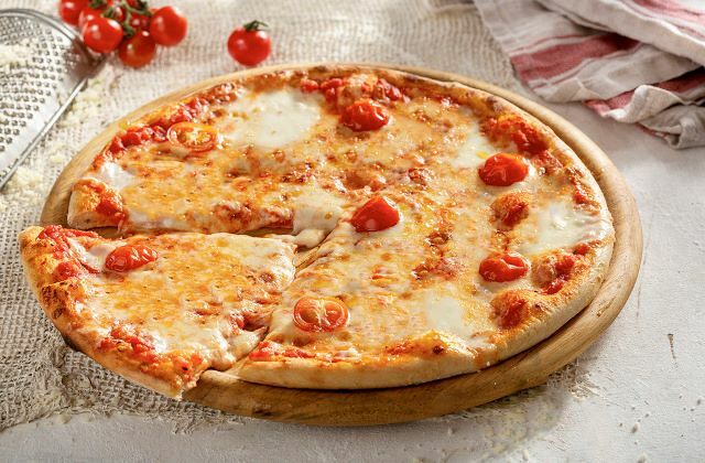 Пицца Маргарита Гурмэ 40 см, на тонком тесте