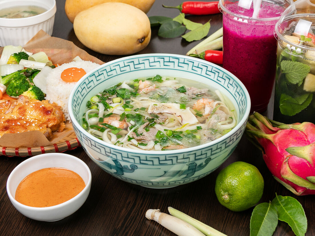 Pho viet вьетнамская. Pho Viet Вьетнамская кухня. Pho Viet Вьетнамская кухня меню. Южный Вьетнамская кухня. Меню вьетнамской кухни в Москве.