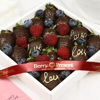 Набор клубники в шоколад в темном шоколаде Love 16-20 ягод