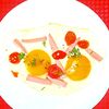 Фото к позиции меню Яичница с колбасой и помидорами