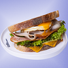 Фото к позиции меню Сэндвич гриль-чиз с курицей