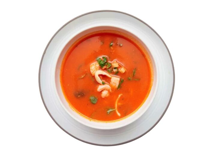 Острый томатный суп с морепродуктами