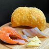 Фото к позиции меню Чебурек с лососем, треской и сыром