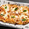Фото к позиции меню Классическая пицца Маргарита с сыром моцарелла