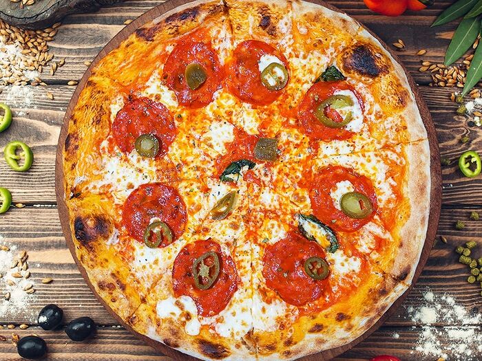 Пицца Чоризо с вялеными томатами