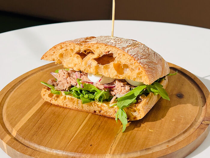 Сэндвич с тунцом на чиабатте