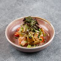Теплый салат из баклажан с креветками