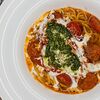 Фото к позиции меню Спагетти с томатами и страчателлой