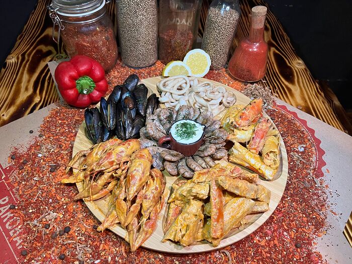 Королевский сет из морепродуктов в азиатском стиле