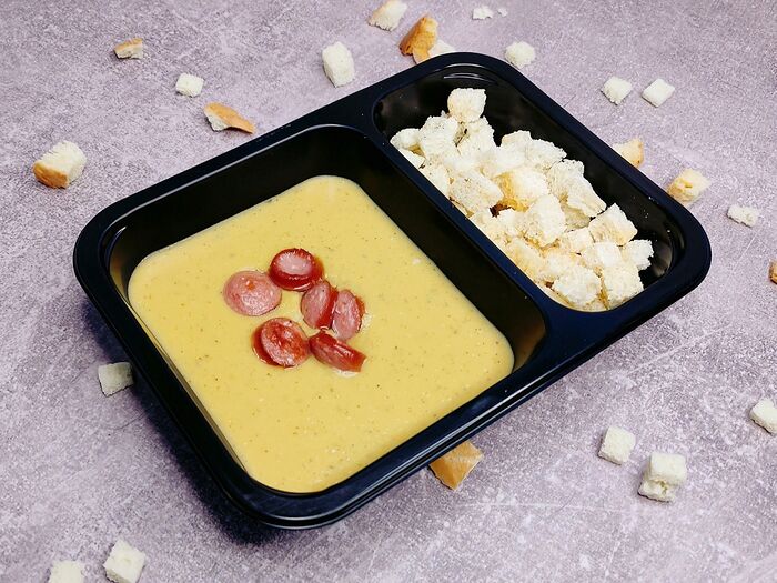 Гороховый Крем-суп с копчеными колбасками и гренками маленький