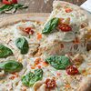 Фото к позиции меню Пицца Том Ям с креветками и кальмаром