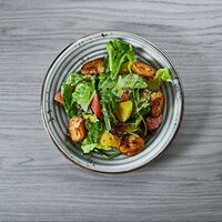 Салат с креветками и цитрусами