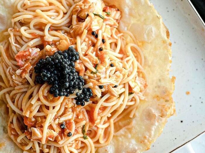 Спагетти с крабом с хрустящей фокаччей