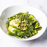 Зелёный салат с авокадо