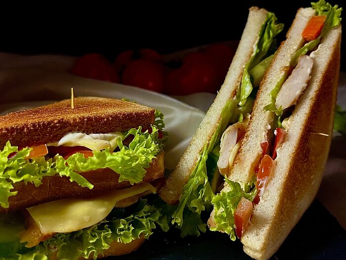 Клаб-сэндвич с халапеньо