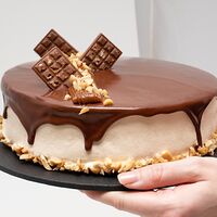 Торт Карамелис шоколадный с карамелью и арахисом