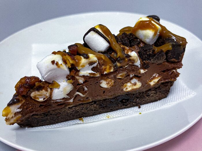 Пирожное шоколадное с маршмеллоу