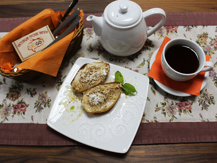 Груша запечённая с орехами и мёдом