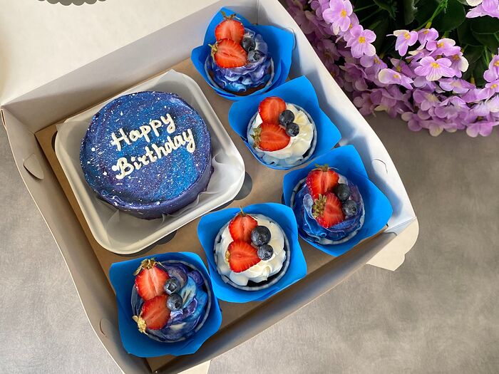 Бенто торт и 5 капкейков Космос на день рождения