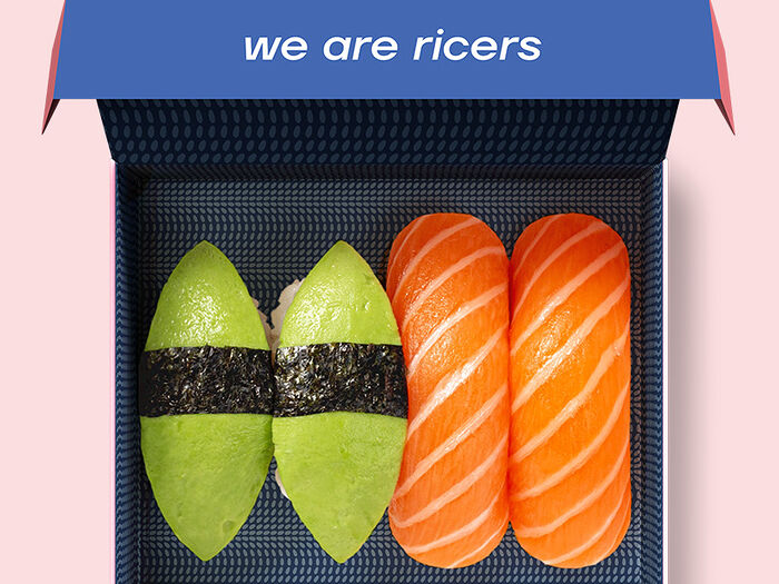 Суши лосось и авокадо