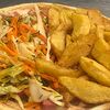 Фото к позиции меню Пица с колбасой с капустным салатом и картошкой фри