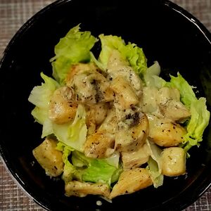 Теплый салат с курицей и грибами Warm salad