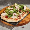 Фото к позиции меню Пицца с индейкой, брусничным компоте и свежей рукколой