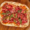 Фото к позиции меню Римская пицца с ростбифом и руколой