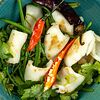 Фото к позиции меню Тёплый салат с кальмаром и кинзой