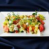 Фото к позиции меню Салат из свежих овощей с лососем