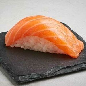 Суши лосось