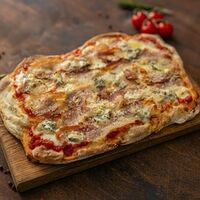 Пицца Del duca с панчеттой и горгонзолой