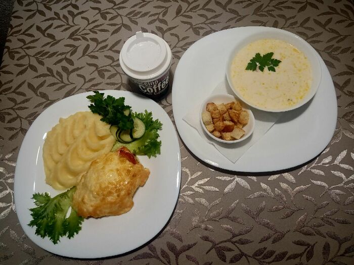 Сырный суп, горбуша с картофелем и кофе Американо